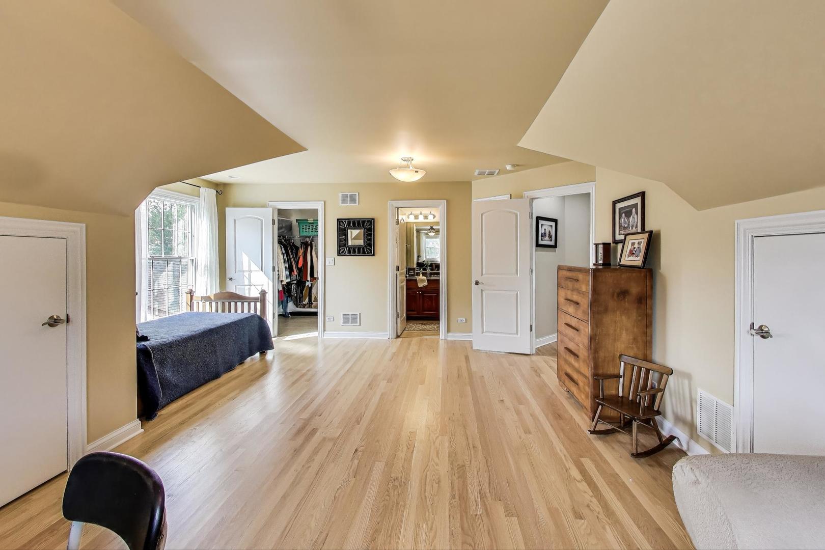 1518 N Patton Avenue, Arlington Heights, IL 60004