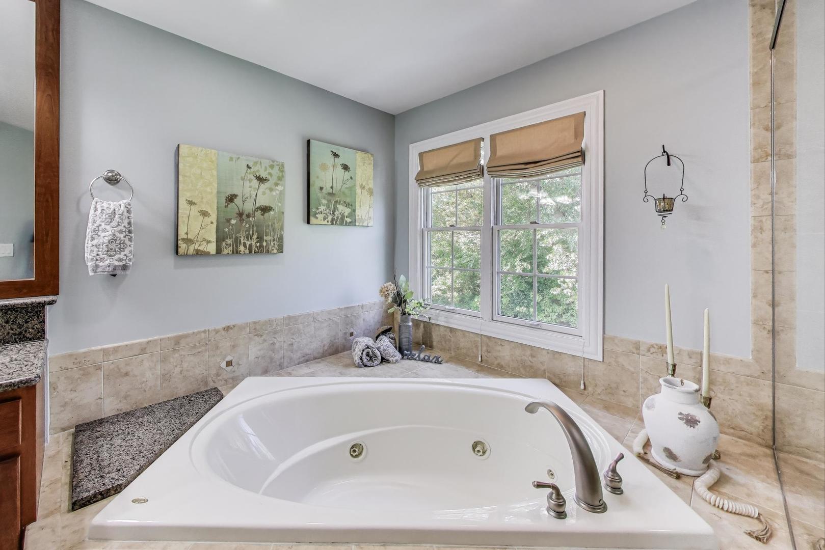 1518 N Patton Avenue, Arlington Heights, IL 60004