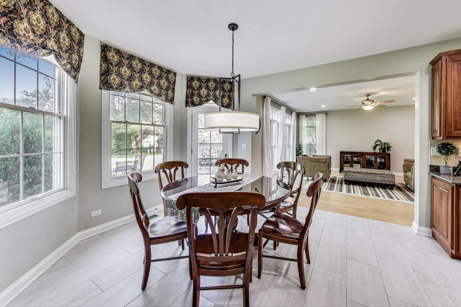 1518 N Patton Avenue, Arlington Heights, IL 60004