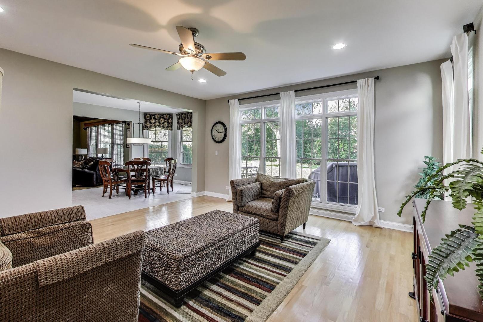 1518 N Patton Avenue, Arlington Heights, IL 60004