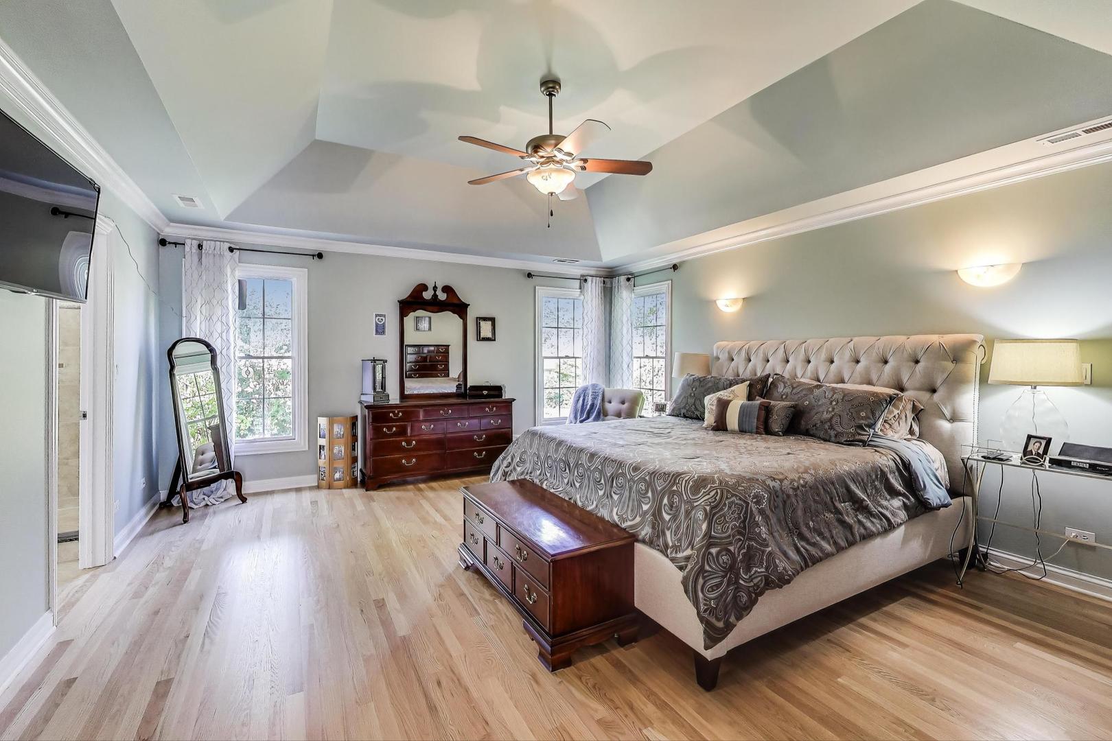 1518 N Patton Avenue, Arlington Heights, IL 60004