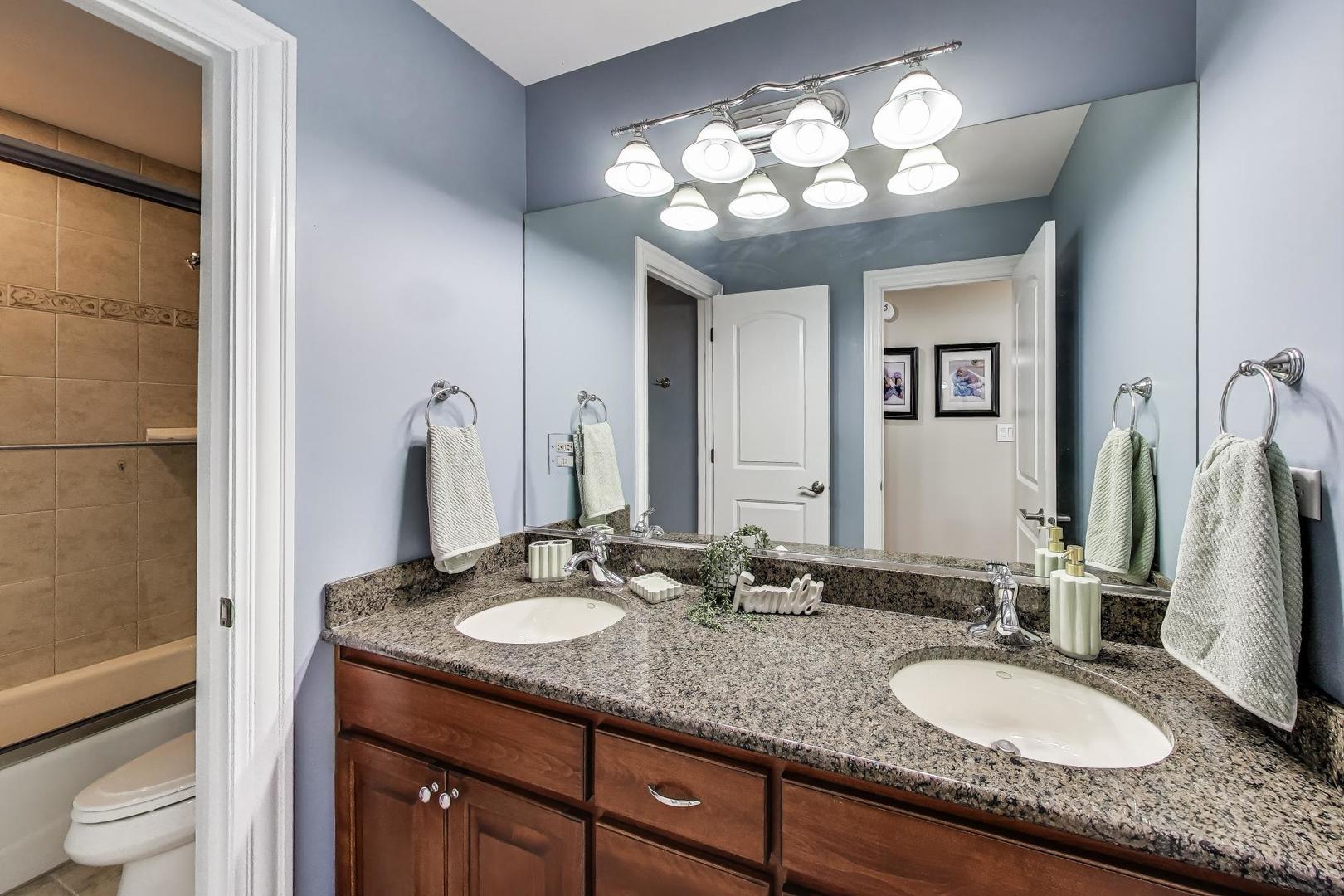 1518 N Patton Avenue, Arlington Heights, IL 60004