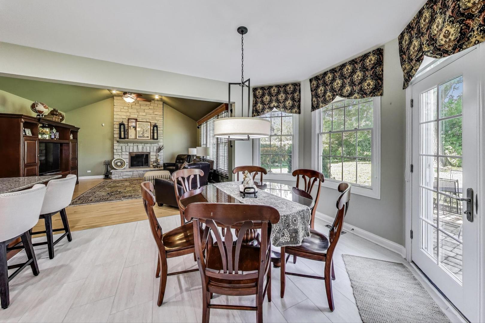 1518 N Patton Avenue, Arlington Heights, IL 60004