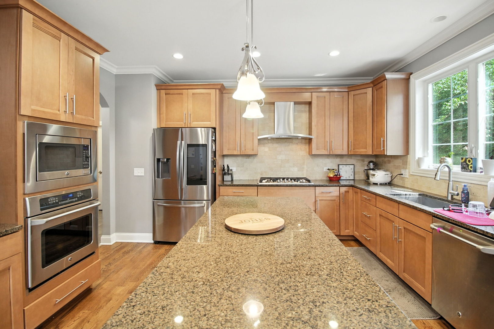 6613 Carl Court, Woodridge, IL 60517
