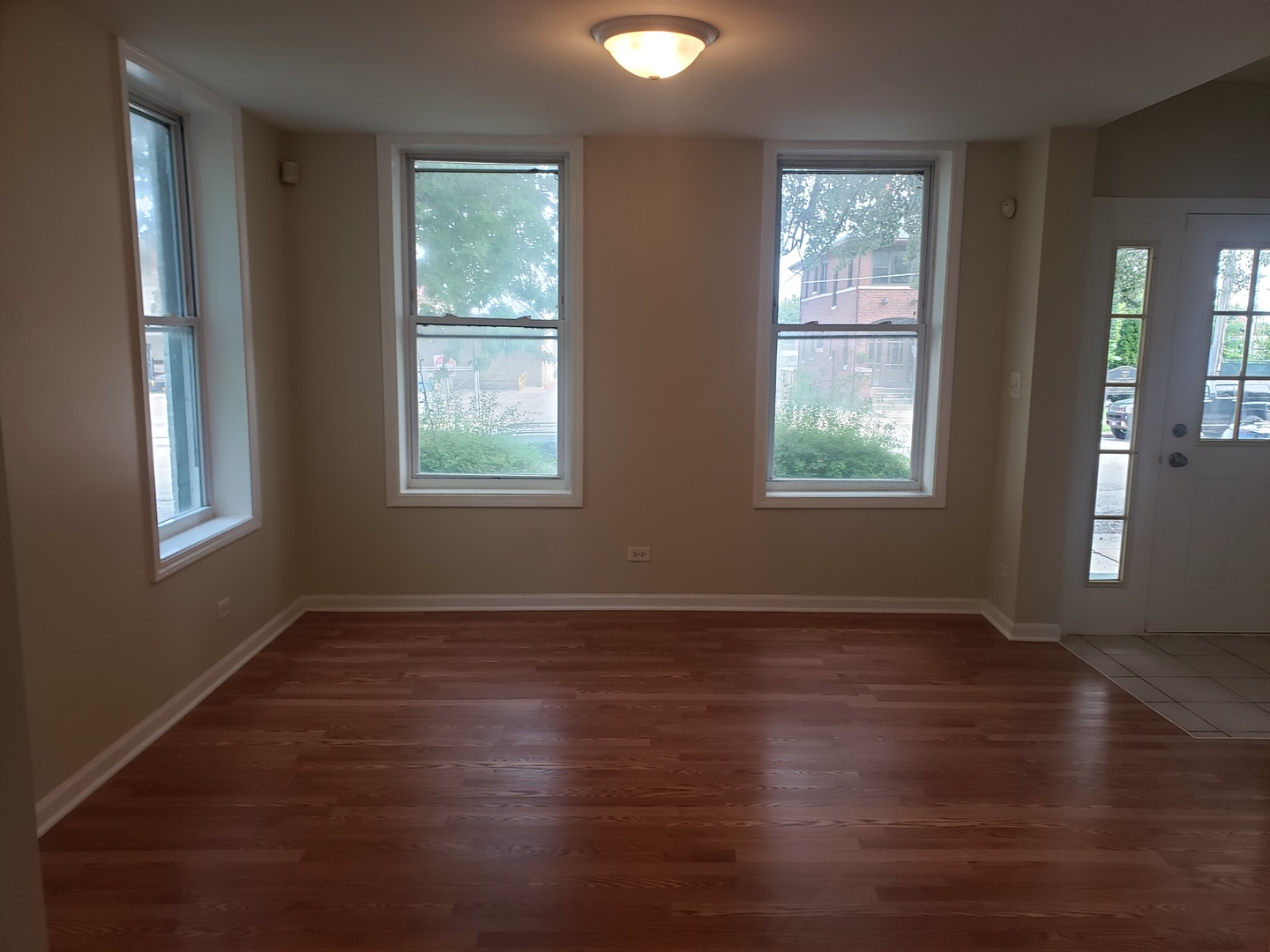 322 N County Street #FRONT, Waukegan, IL 60085