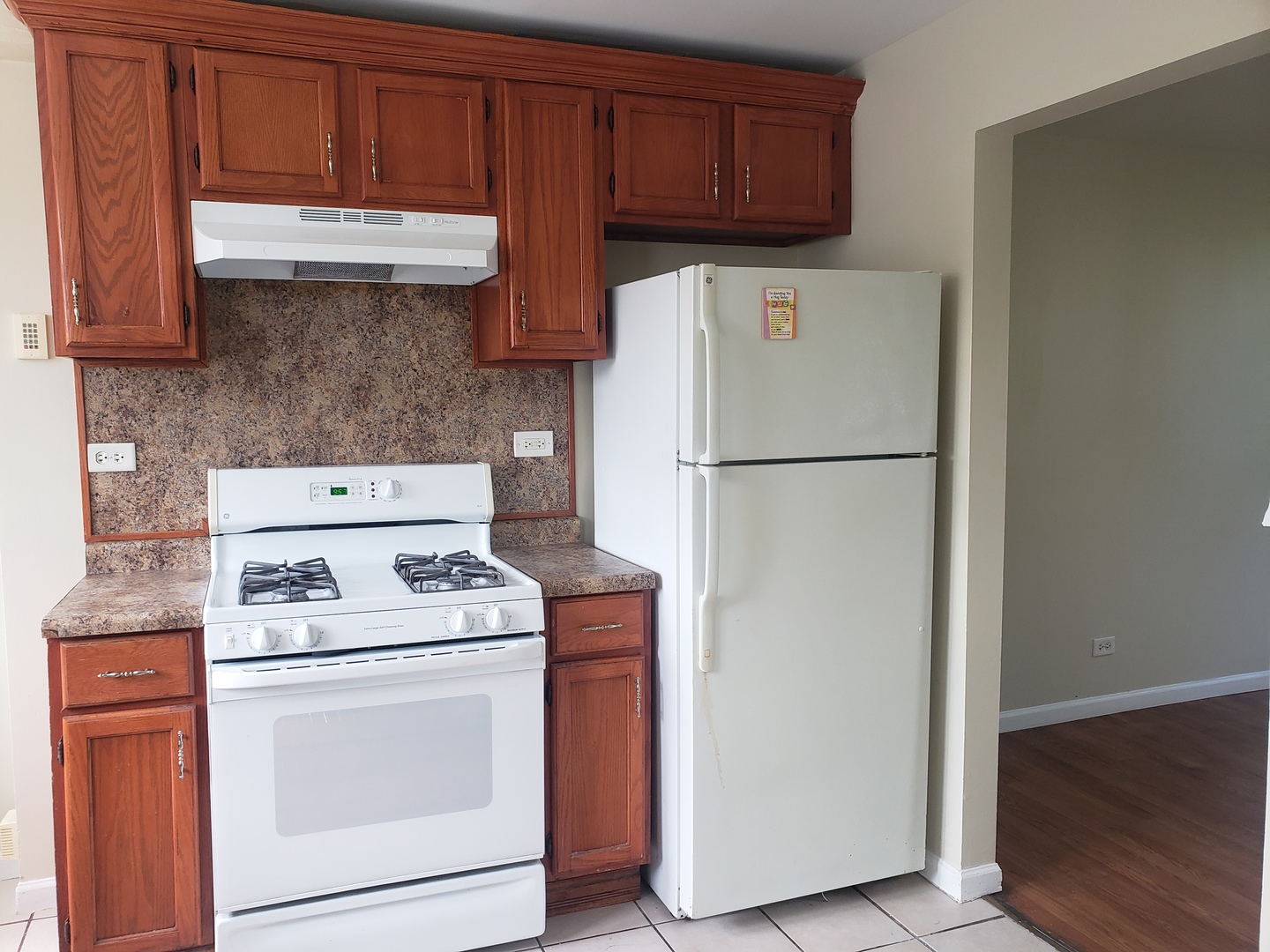 322 N County Street #FRONT, Waukegan, IL 60085