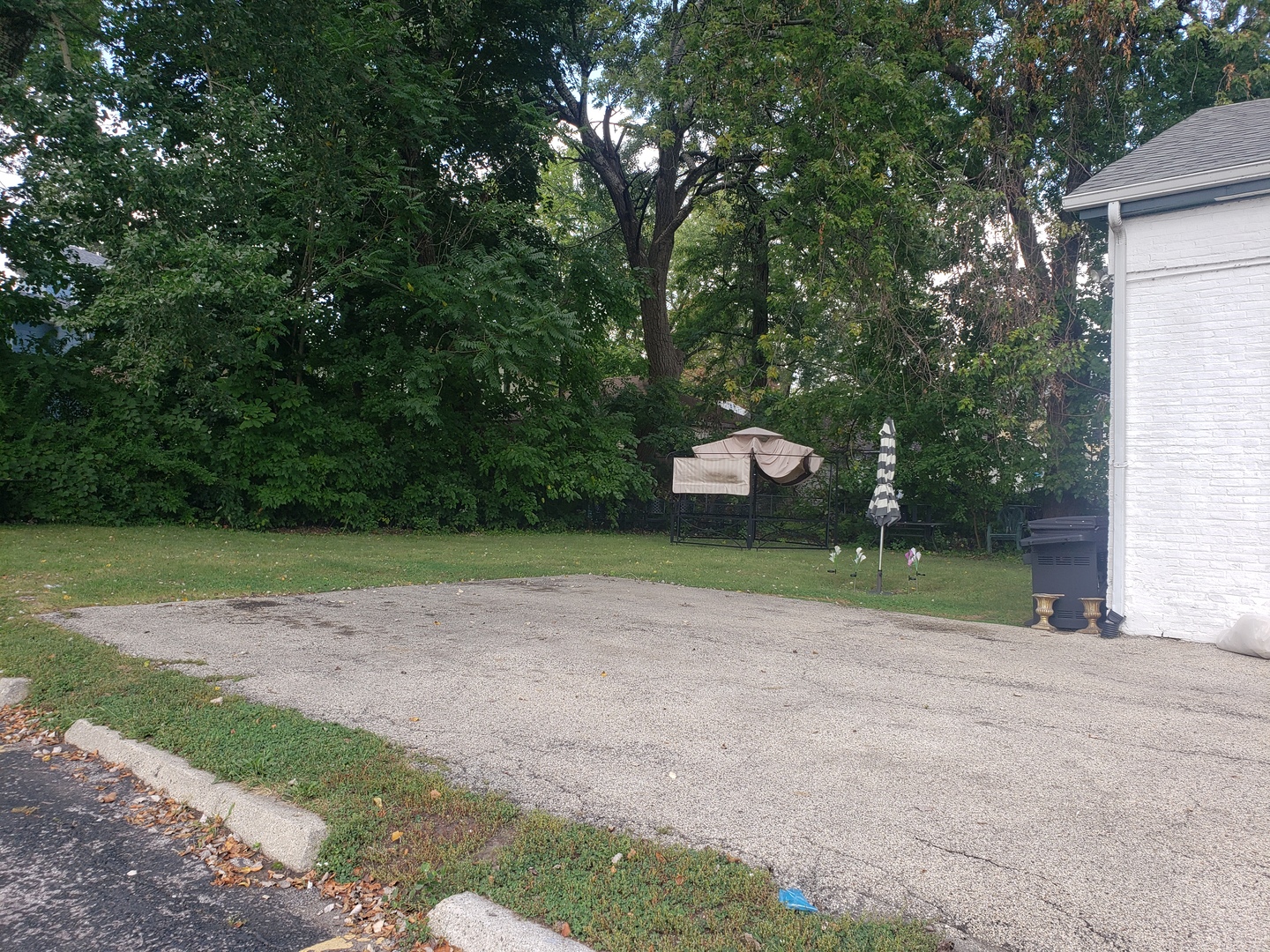 322 N County Street #FRONT, Waukegan, IL 60085