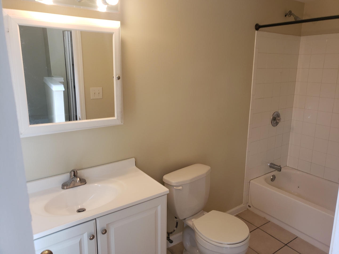 322 N County Street #FRONT, Waukegan, IL 60085