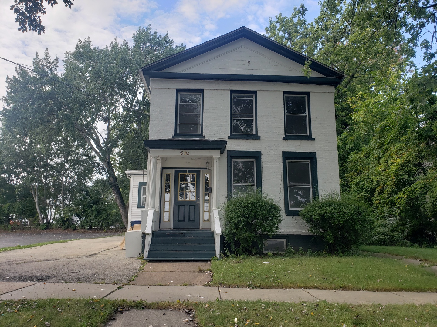 322 N County Street #FRONT, Waukegan, IL 60085