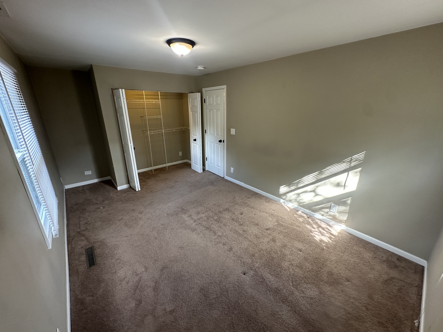 3 E Oltendorf Road, Streamwood, IL 60107