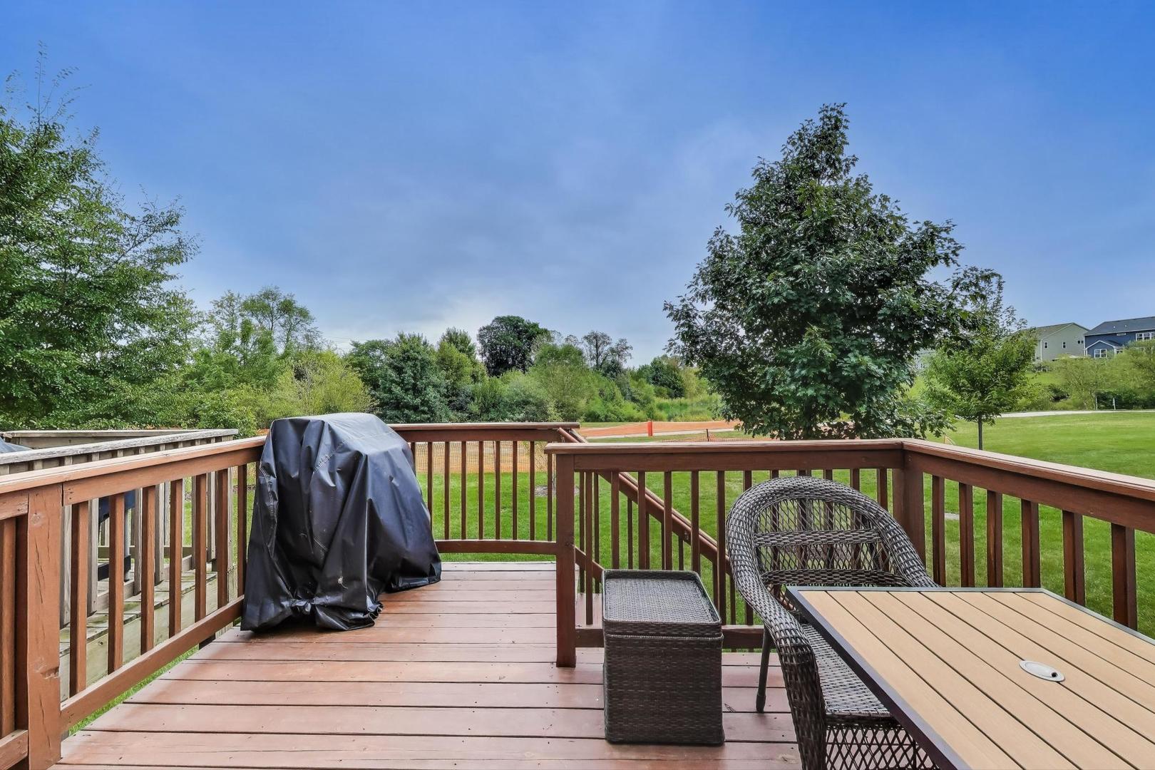 242 Remington Drive, St. Charles, IL 60175
