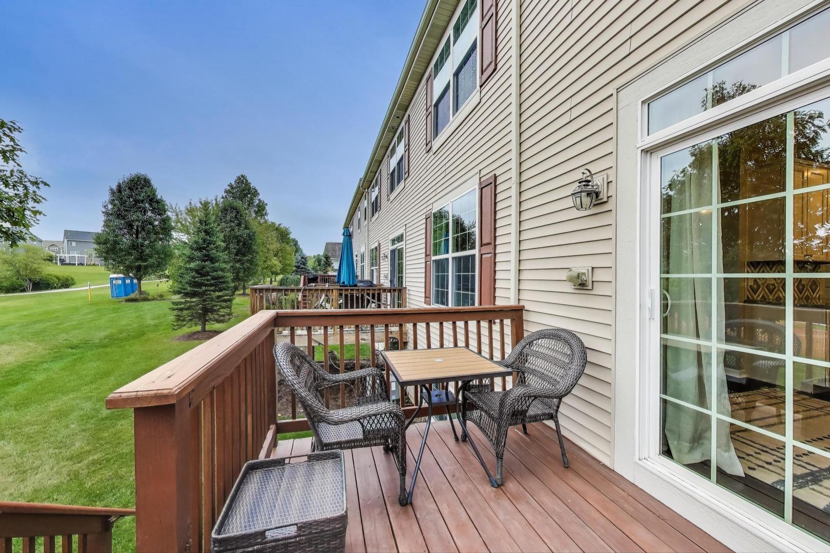 242 Remington Drive, St. Charles, IL 60175