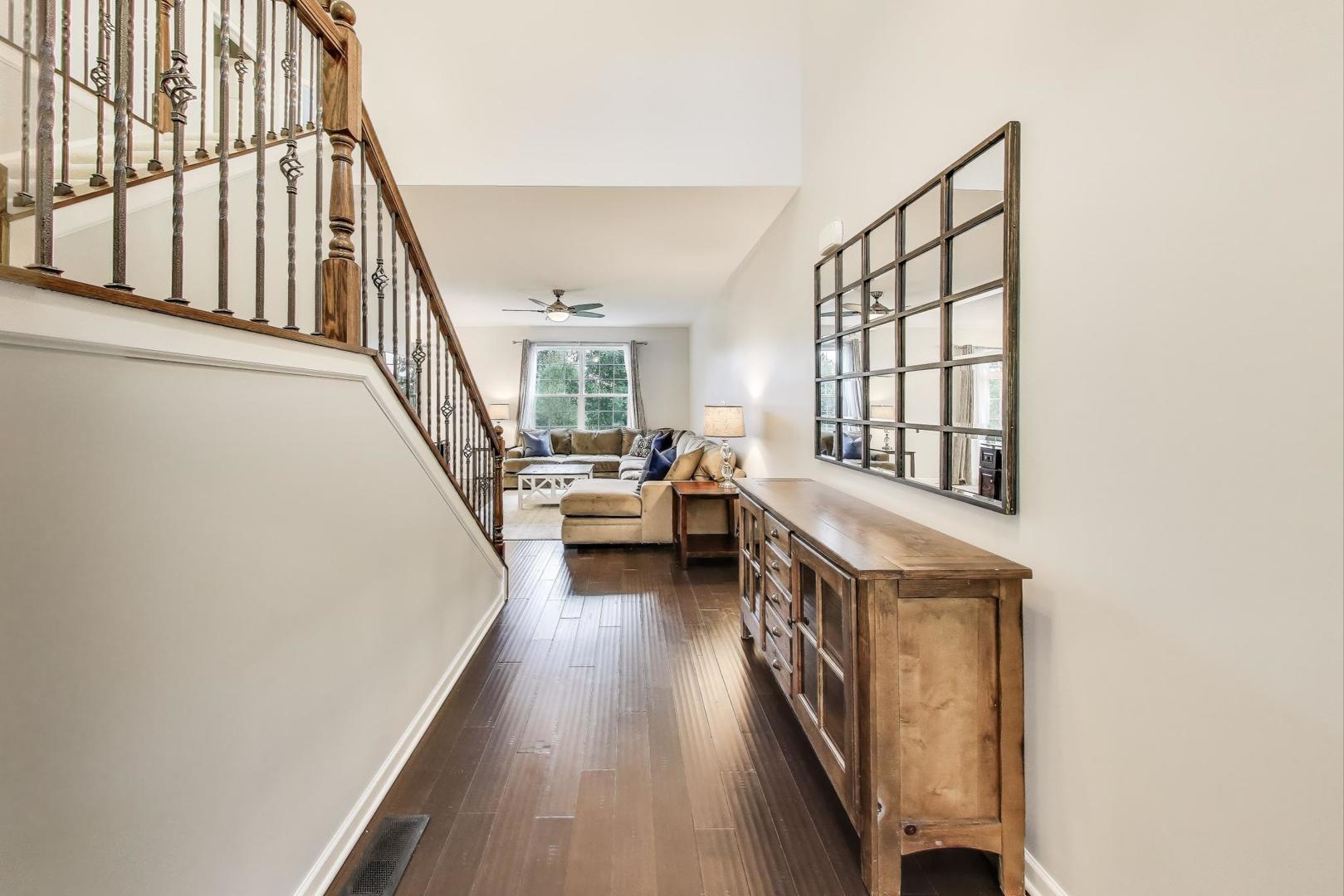 242 Remington Drive, St. Charles, IL 60175
