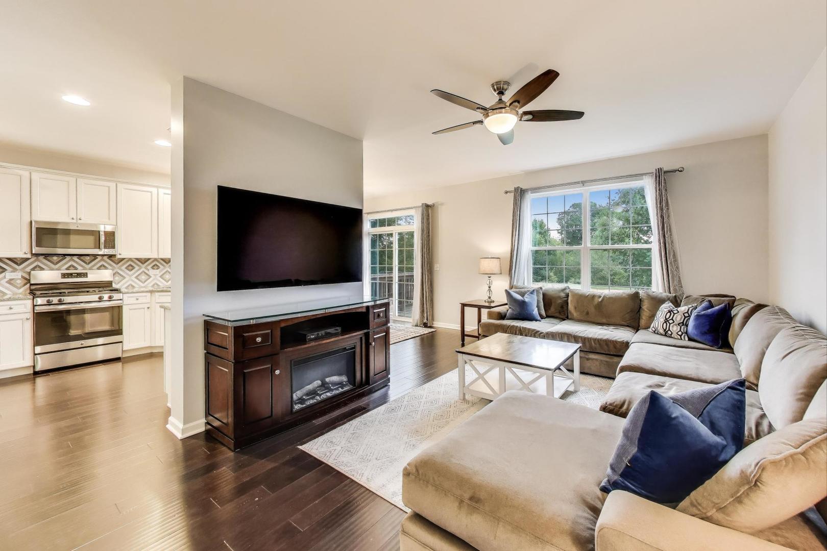 242 Remington Drive, St. Charles, IL 60175