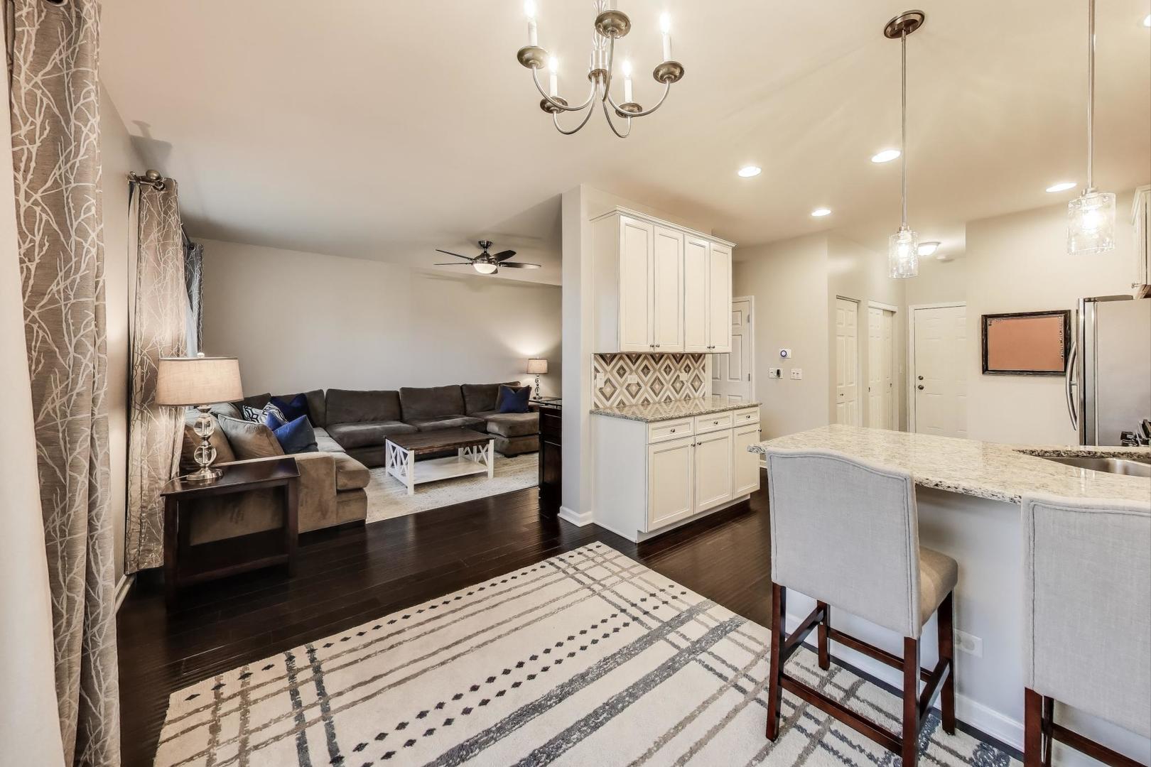 242 Remington Drive, St. Charles, IL 60175