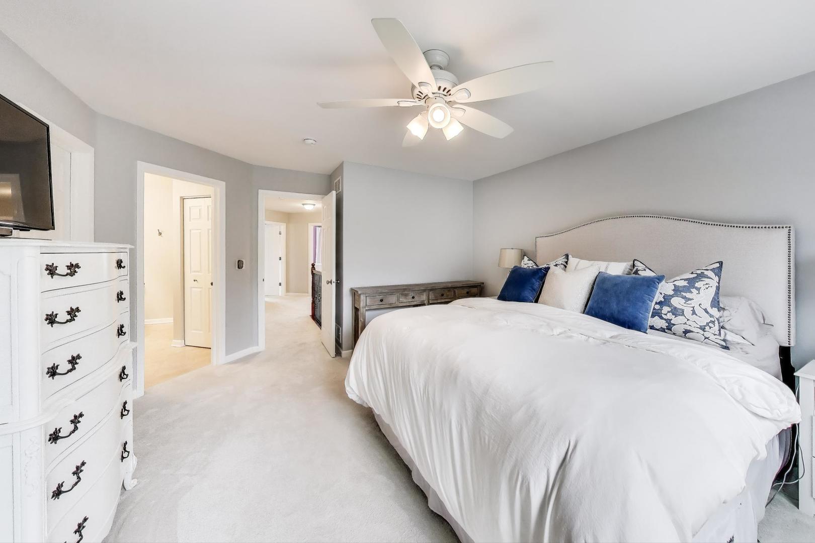 242 Remington Drive, St. Charles, IL 60175