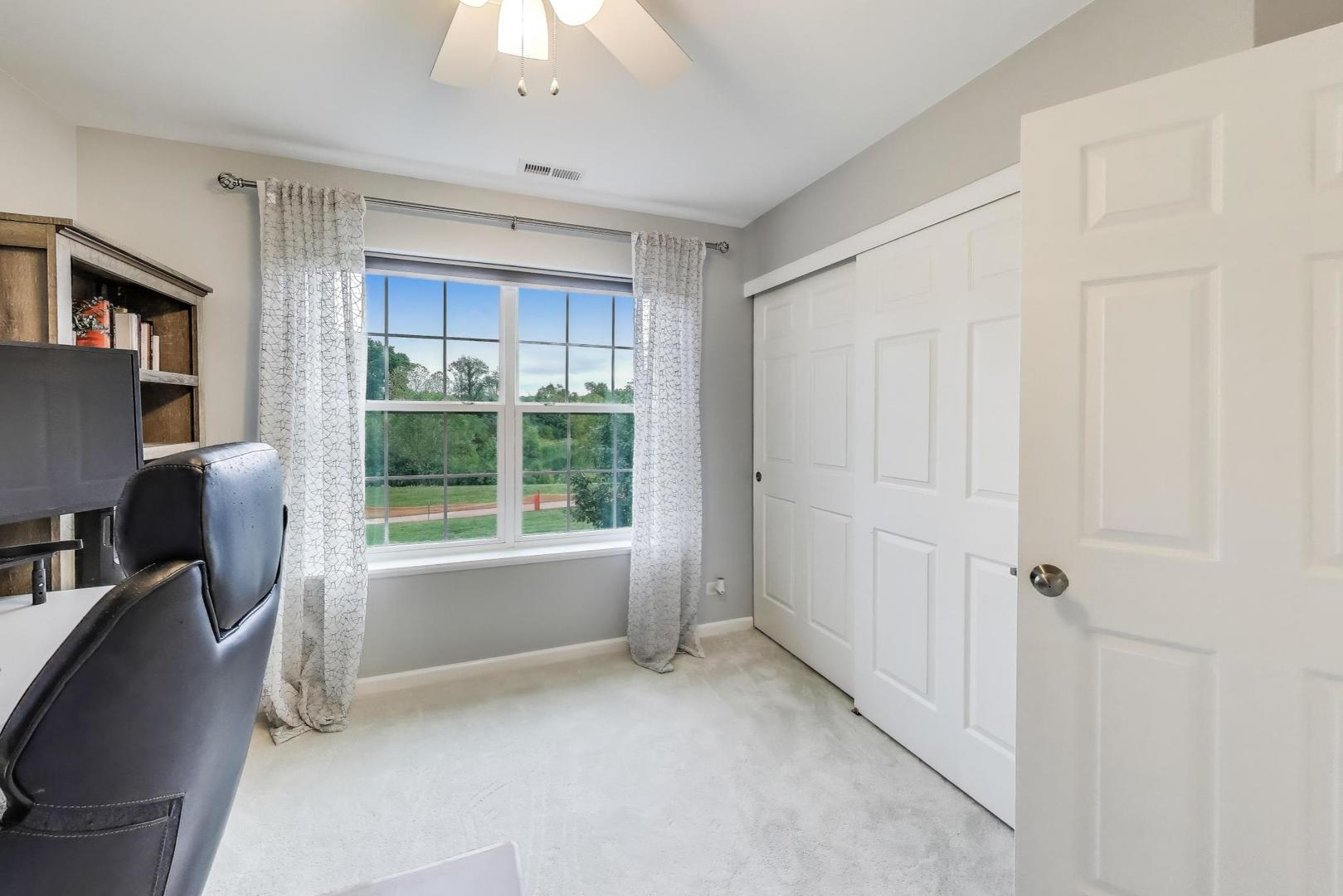 242 Remington Drive, St. Charles, IL 60175