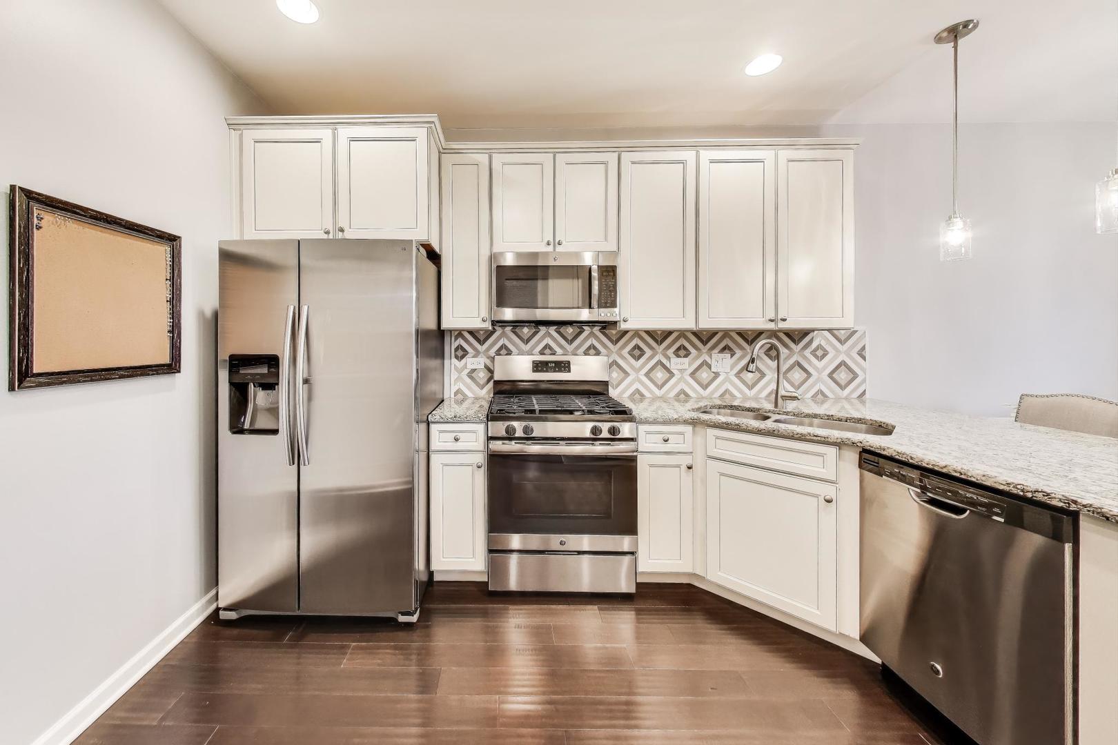 242 Remington Drive, St. Charles, IL 60175