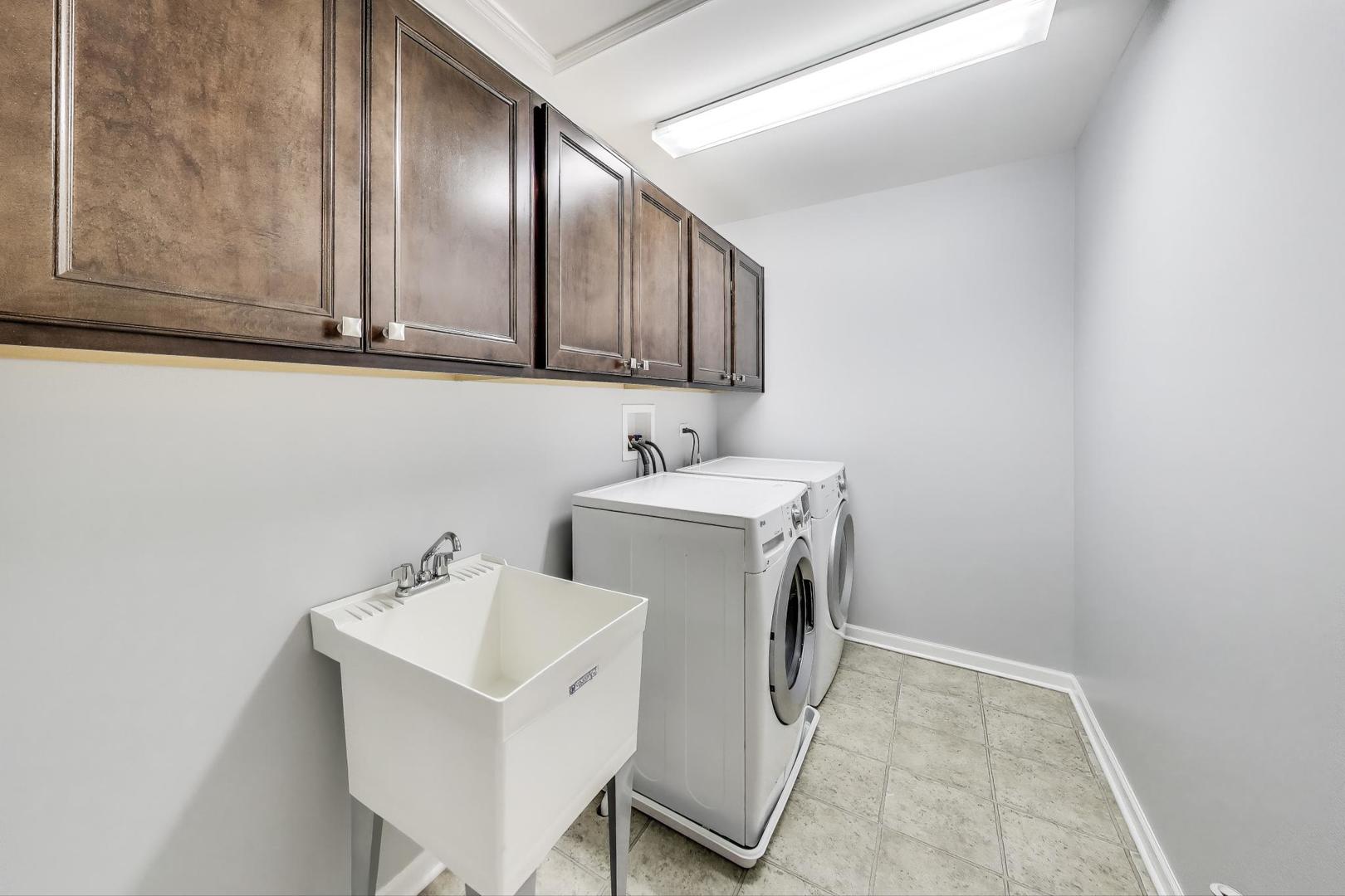 242 Remington Drive, St. Charles, IL 60175