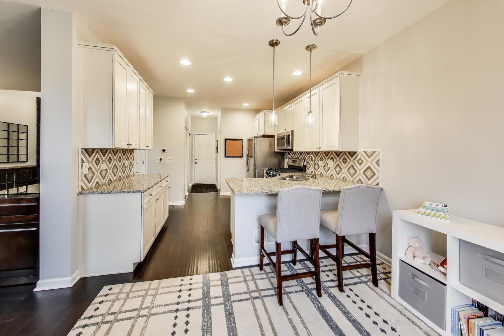 242 Remington Drive, St. Charles, IL 60175