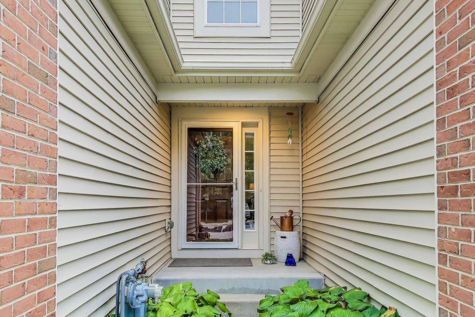 242 Remington Drive, St. Charles, IL 60175