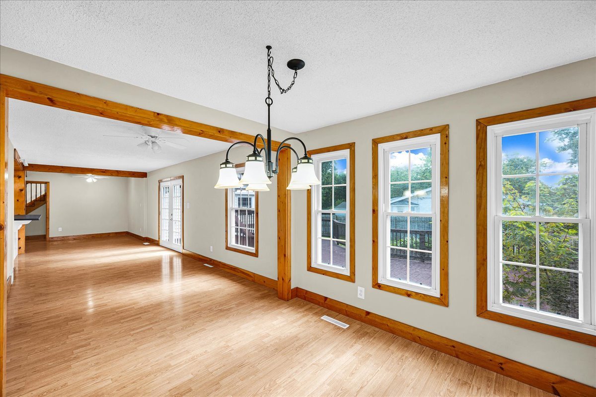116 Lakeview Drive, East Galesburg, IL 61430