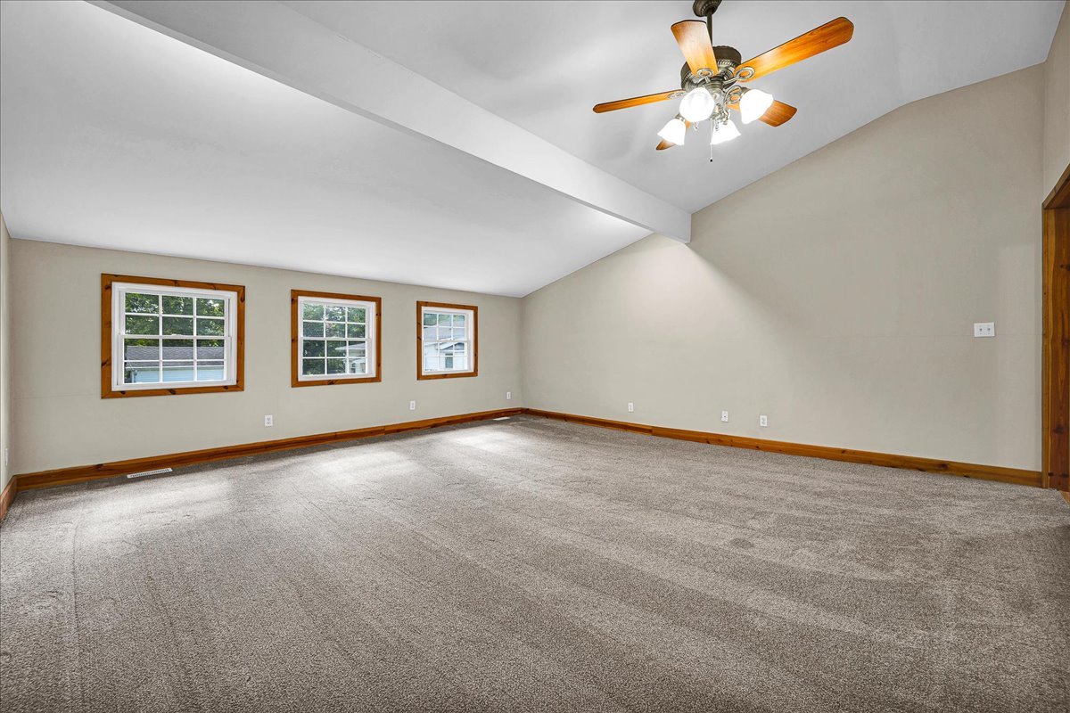 116 Lakeview Drive, East Galesburg, IL 61430