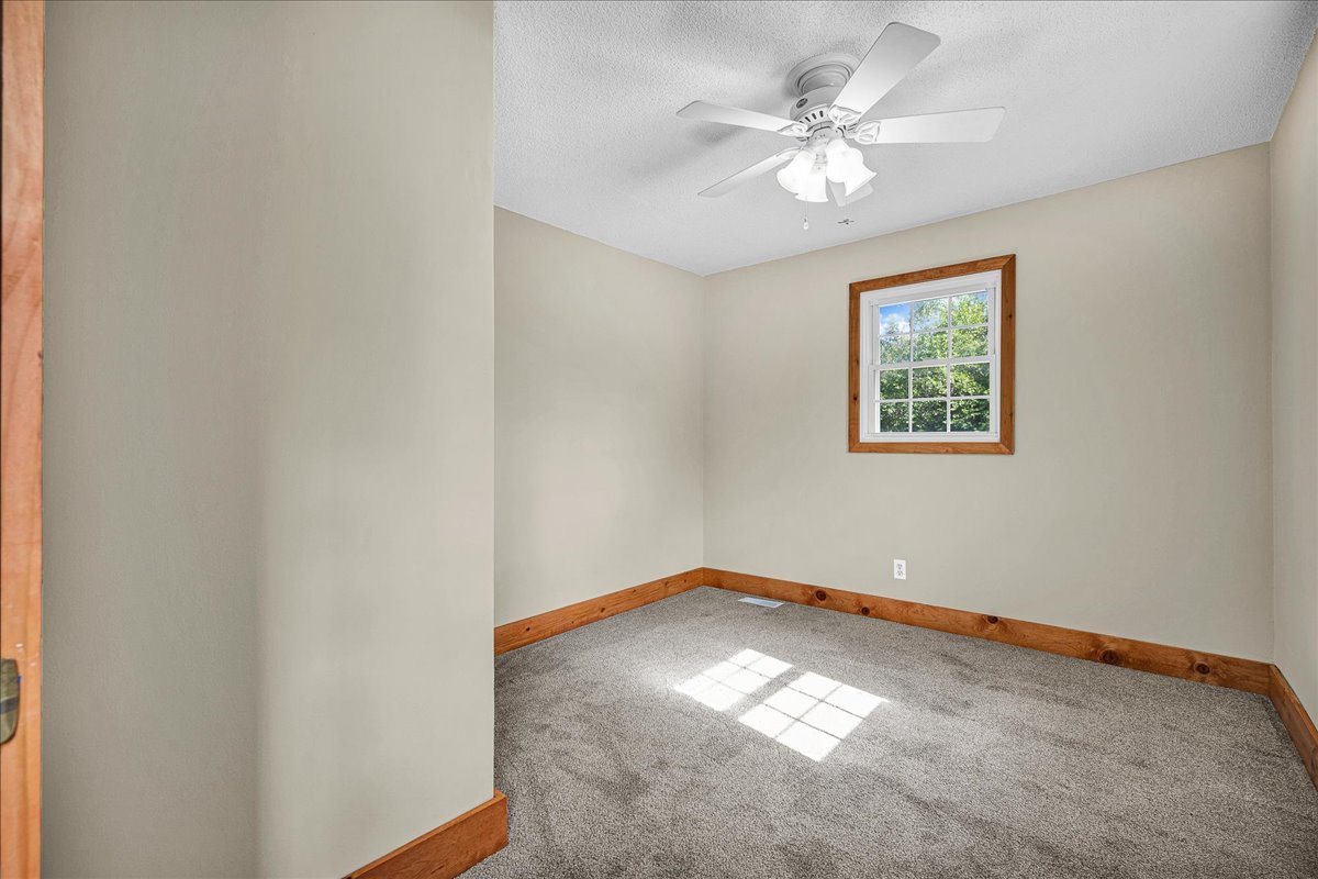 116 Lakeview Drive, East Galesburg, IL 61430