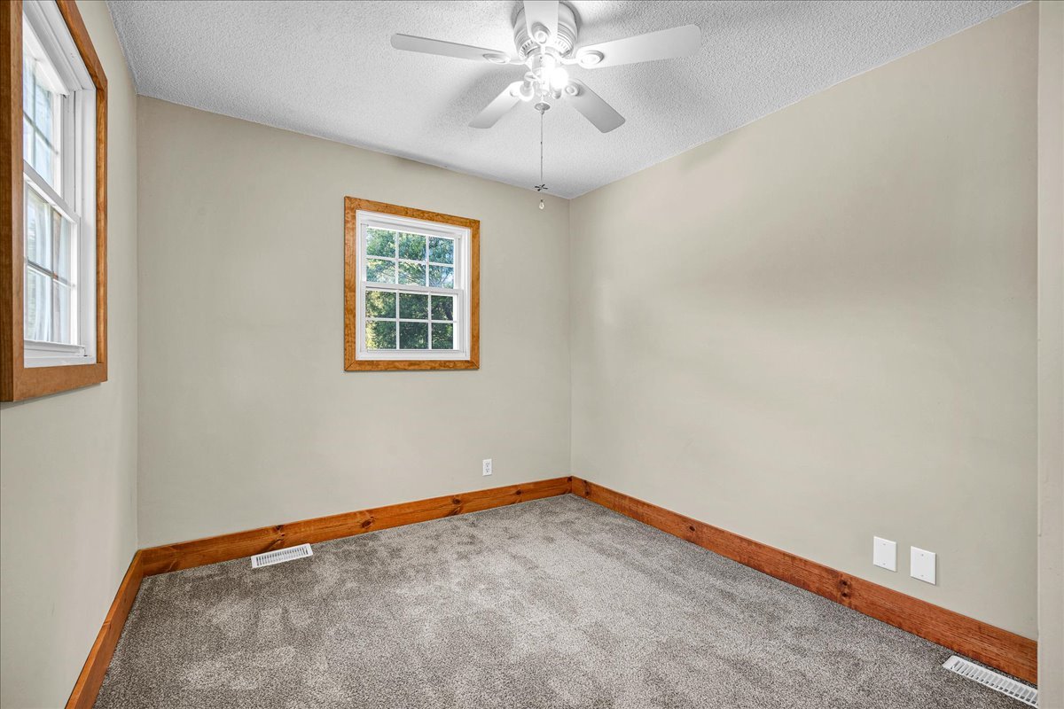 116 Lakeview Drive, East Galesburg, IL 61430