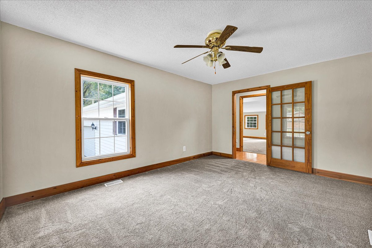 116 Lakeview Drive, East Galesburg, IL 61430