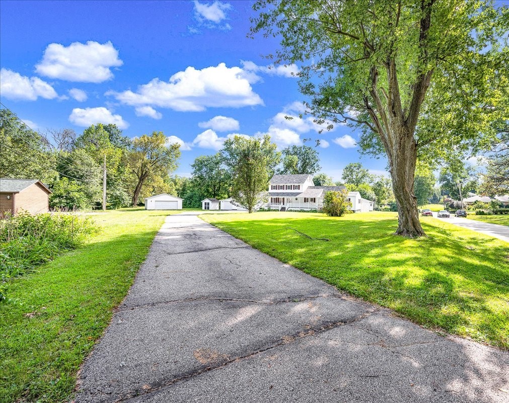 116 Lakeview Drive, East Galesburg, IL 61430