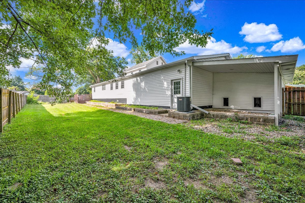 116 Lakeview Drive, East Galesburg, IL 61430