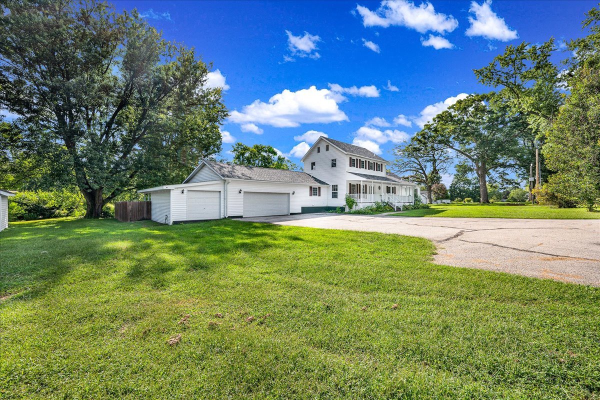 116 Lakeview Drive, East Galesburg, IL 61430