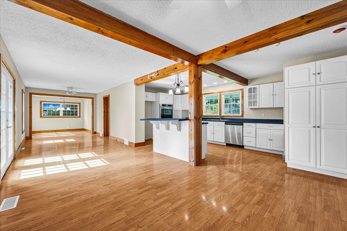116 Lakeview Drive, East Galesburg, IL 61430