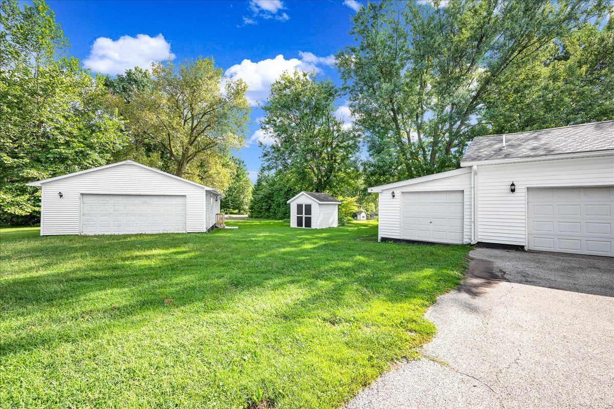 116 Lakeview Drive, East Galesburg, IL 61430