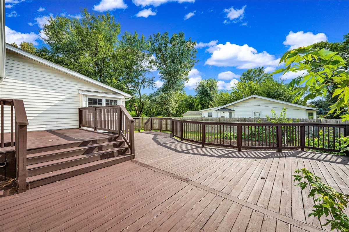 116 Lakeview Drive, East Galesburg, IL 61430