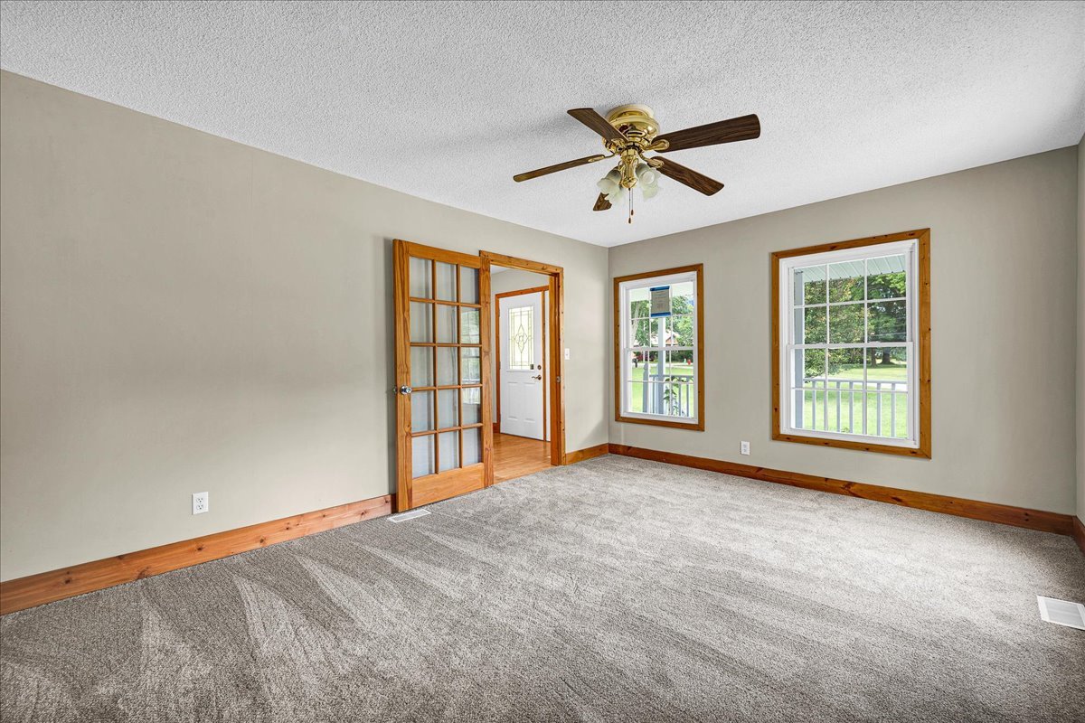 116 Lakeview Drive, East Galesburg, IL 61430