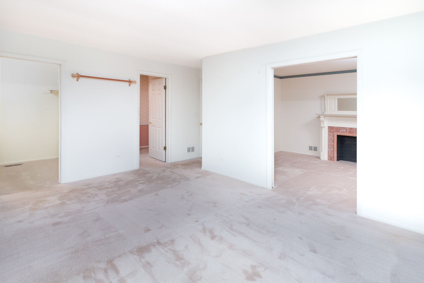 7 Court Of Fox River, Lincolnshire, IL 60069