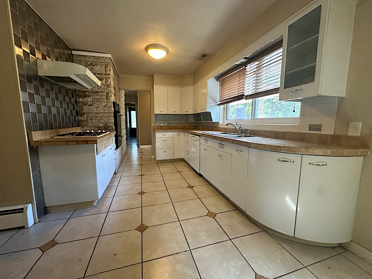 7216 Leonard Drive, Darien, IL 60561