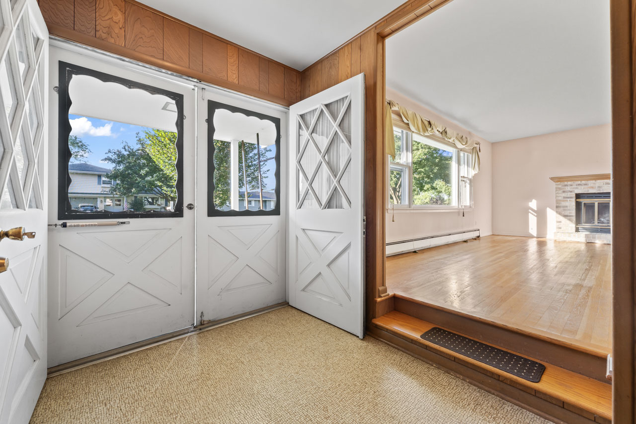 336 W Margaret Terrace, Cary, IL 60013
