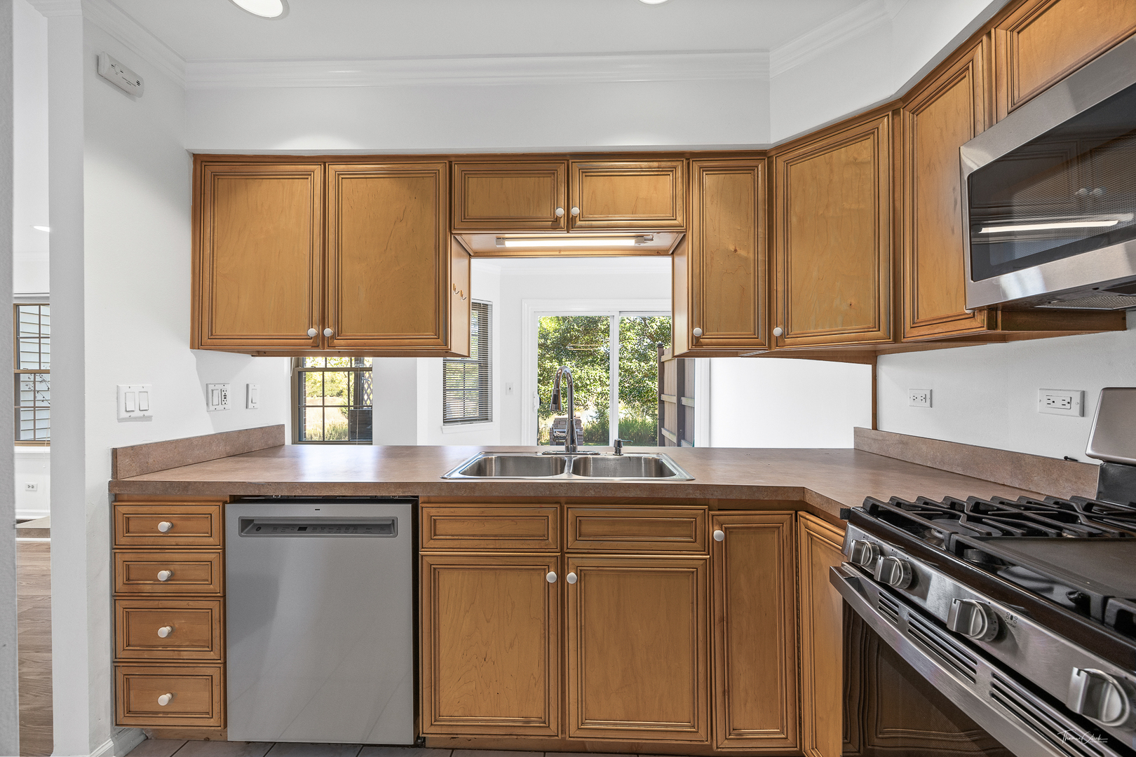 915 Carlisle Avenue, Westmont, IL 60559