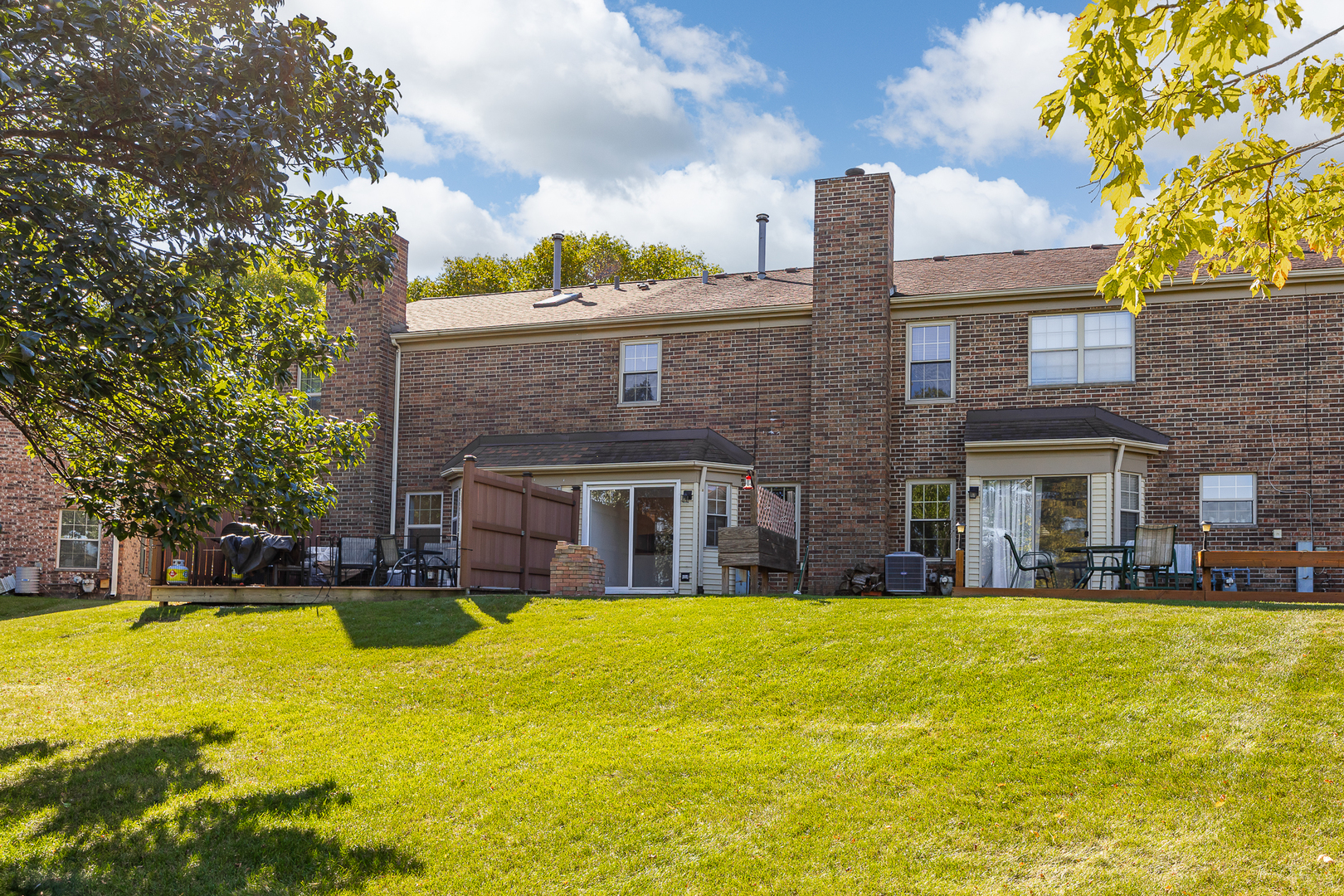 915 Carlisle Avenue, Westmont, IL 60559