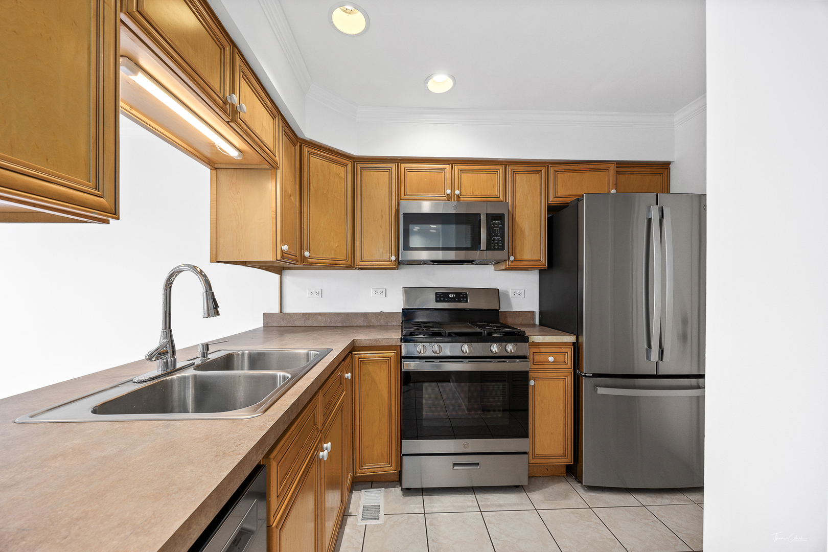 915 Carlisle Avenue, Westmont, IL 60559