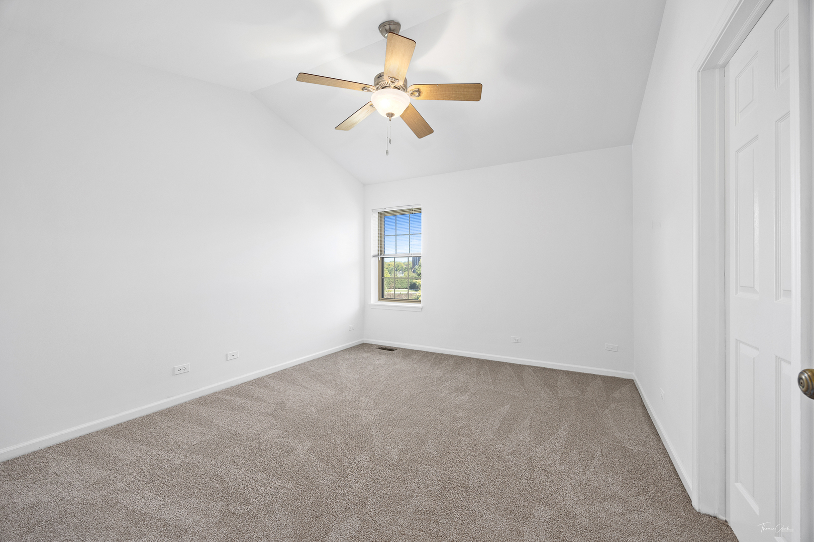 915 Carlisle Avenue, Westmont, IL 60559