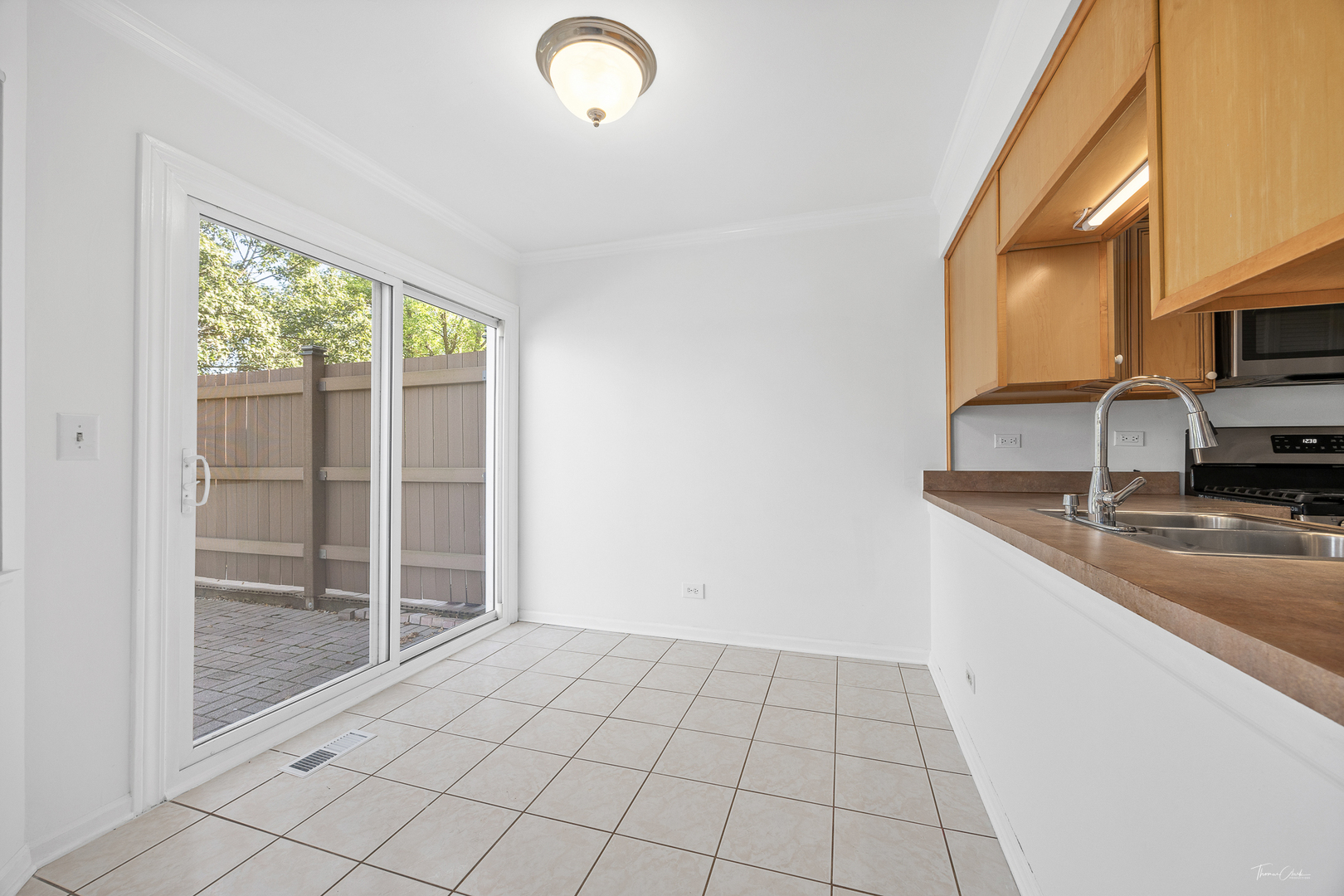 915 Carlisle Avenue, Westmont, IL 60559