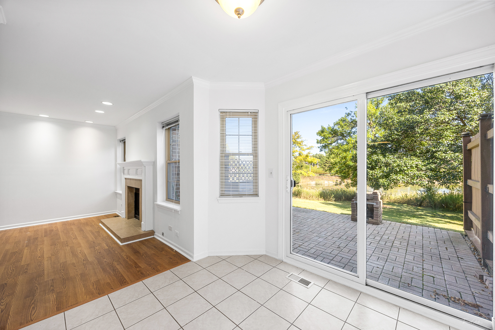 915 Carlisle Avenue, Westmont, IL 60559