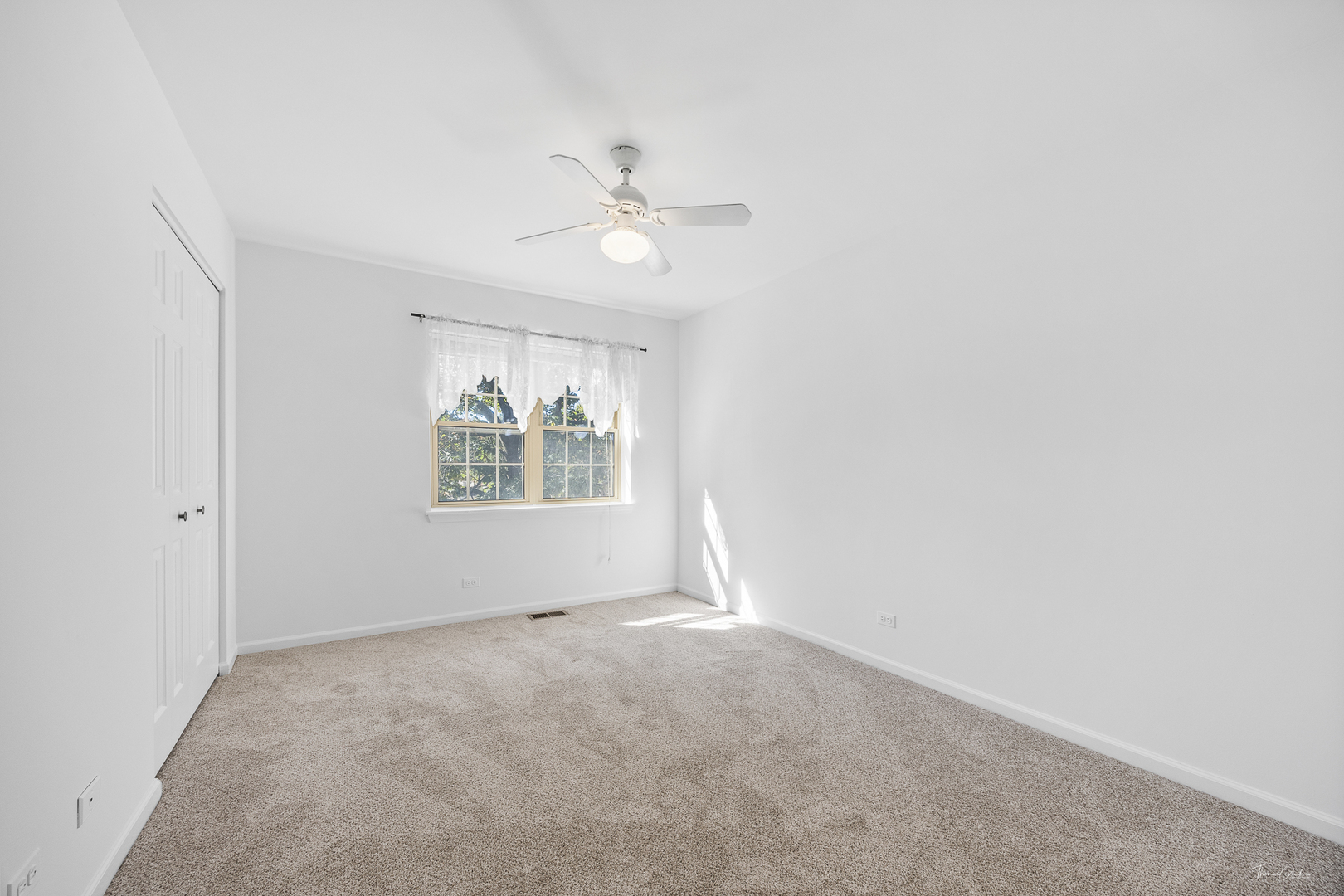 915 Carlisle Avenue, Westmont, IL 60559