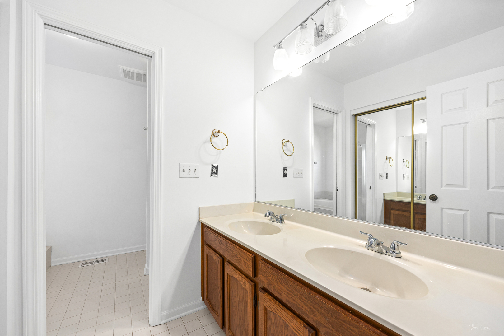 915 Carlisle Avenue, Westmont, IL 60559