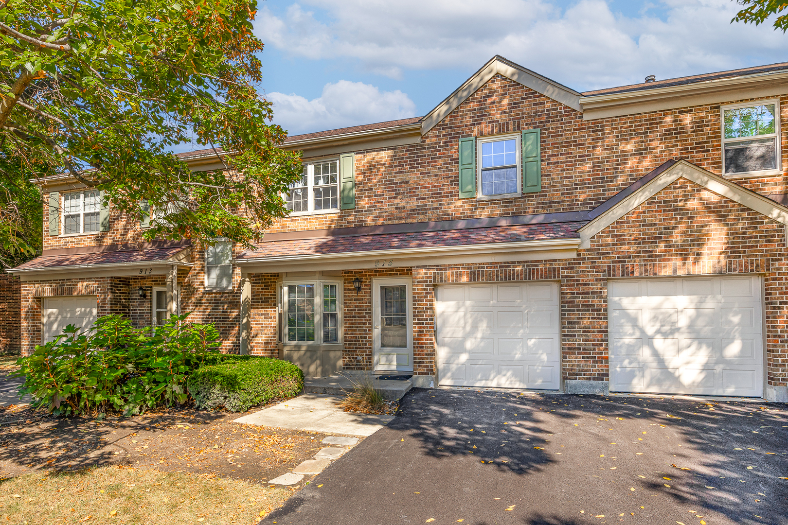 915 Carlisle Avenue, Westmont, IL 60559