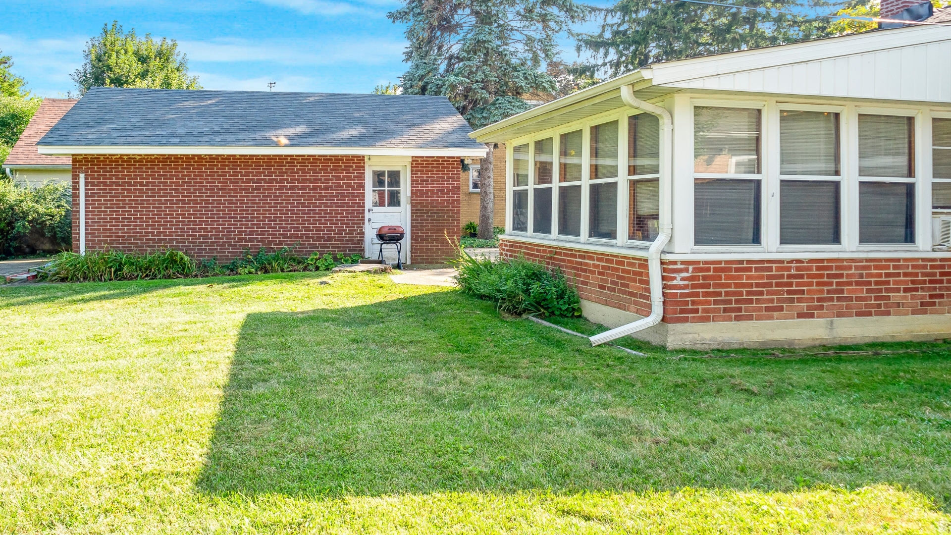 819 S FULTON Avenue, Waukegan, IL 60085